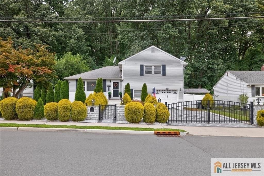 47 Leonardine Ave - Photo 2 of 23