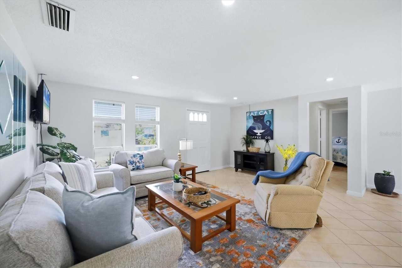 5847 Regent Rd - Photo 5 of 50