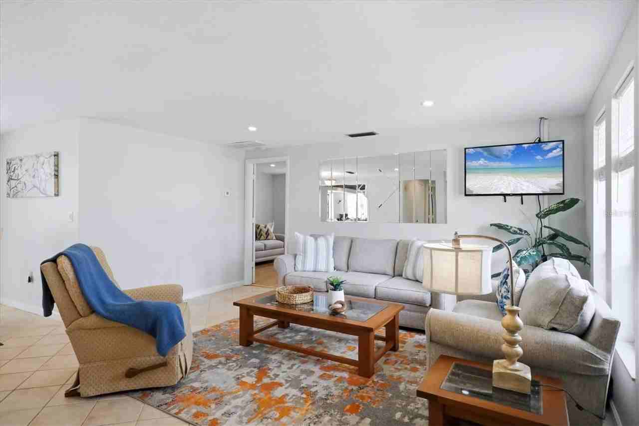 5847 Regent Rd - Photo 6 of 50