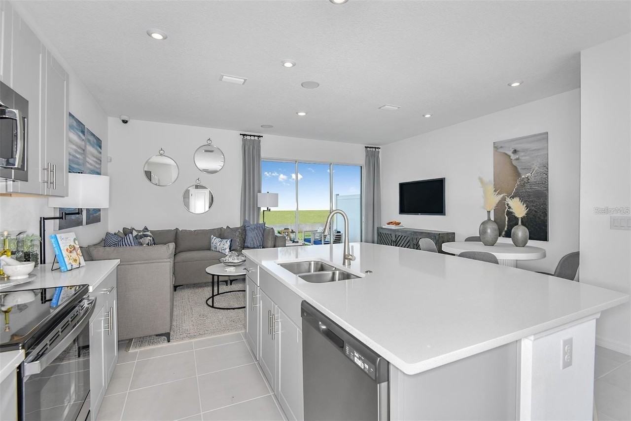 5757 Haven Ter - Photo 3 of 23