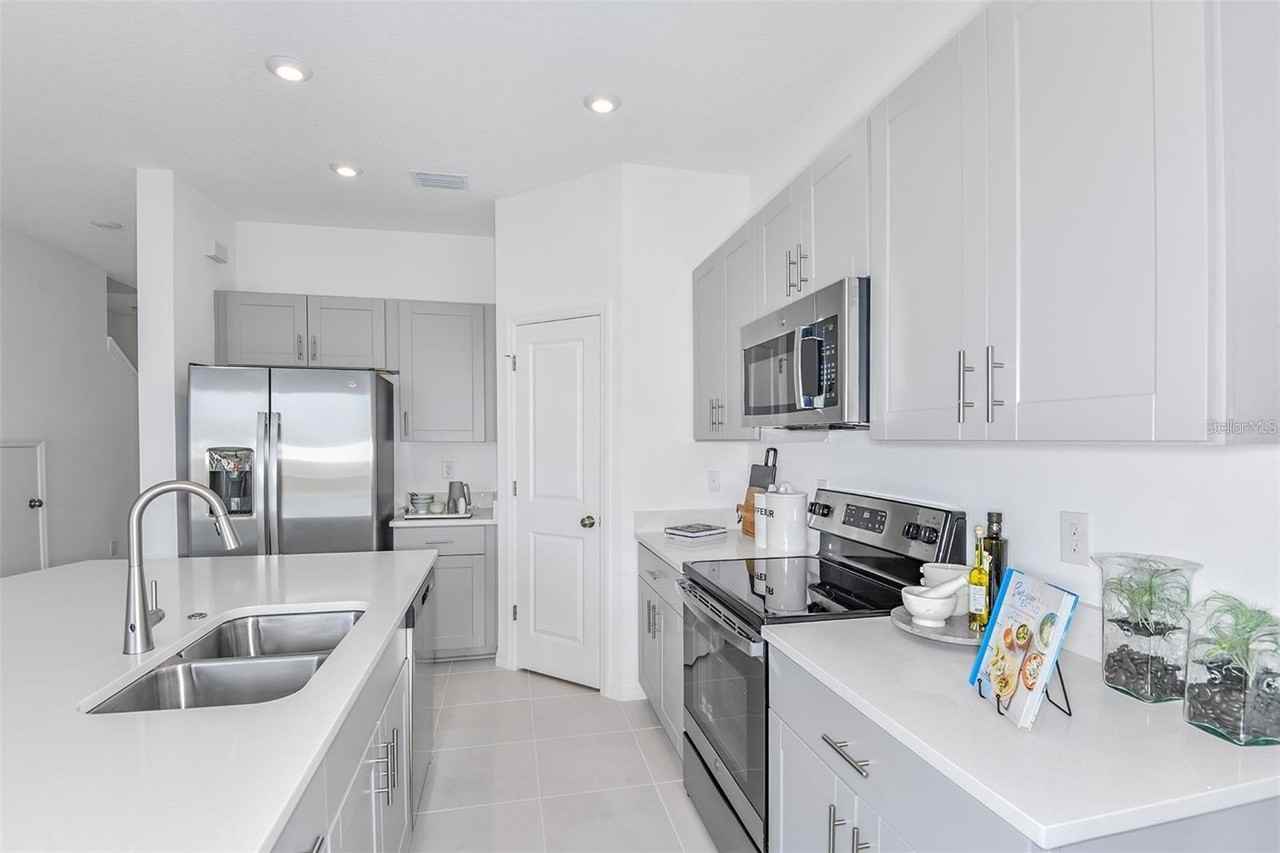 5757 Haven Ter - Photo 5 of 23