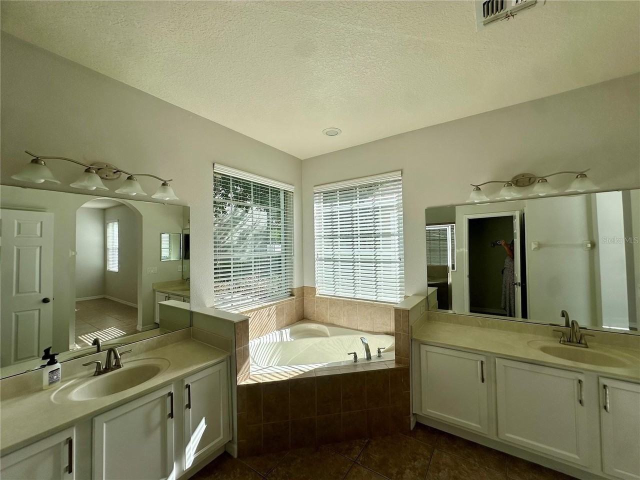 8107 Northlake Pkwy - Photo 4 of 25