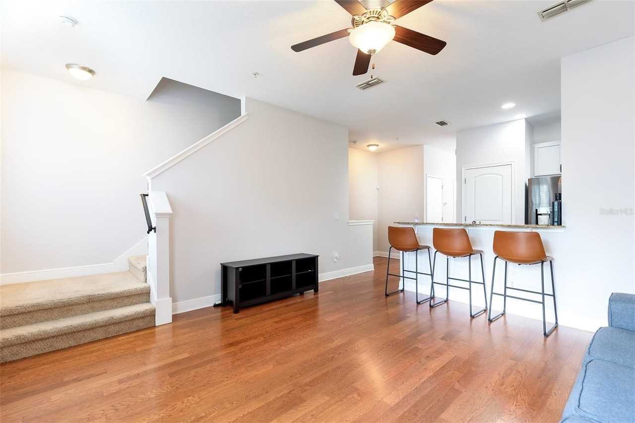 32 W Esther St #B - Photo 3 of 15