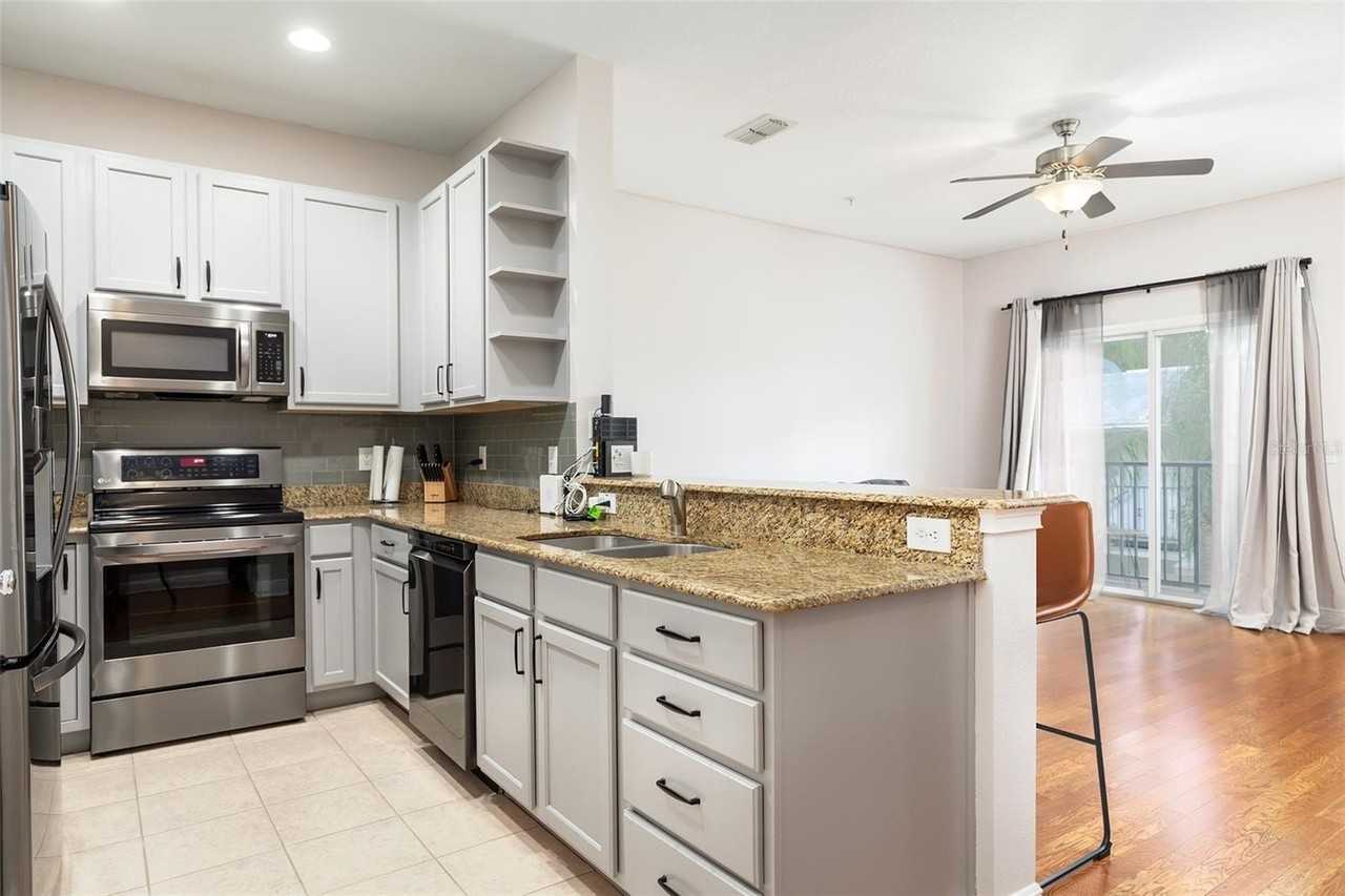 32 W Esther St #B - Photo 5 of 15