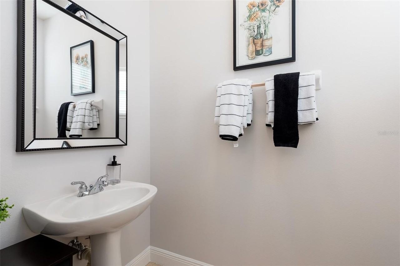 32 W Esther St #B - Photo 7 of 15