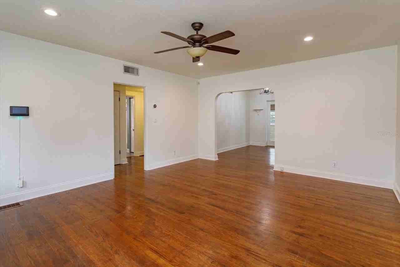 706 Florida St - Photo 3 of 24