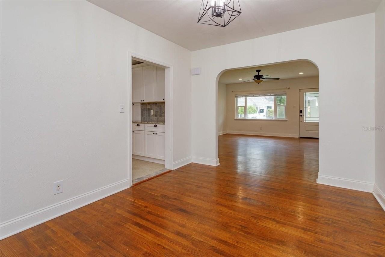 706 Florida St - Photo 5 of 24
