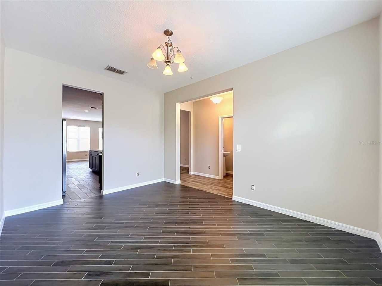 8658 Dufferin Ln - Photo 3 of 30