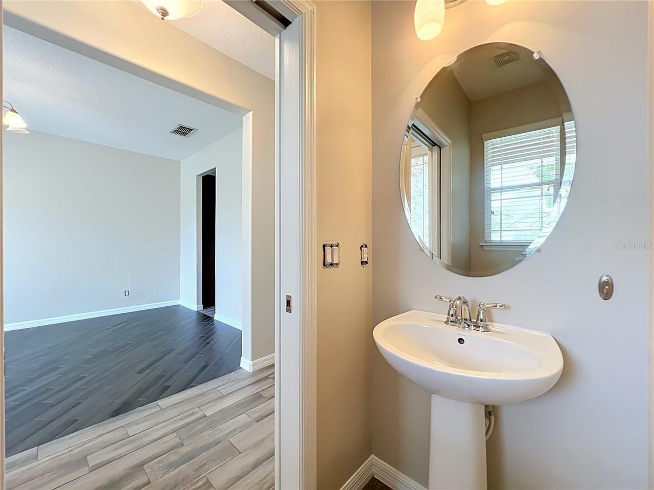 8658 Dufferin Ln - Photo 5 of 30