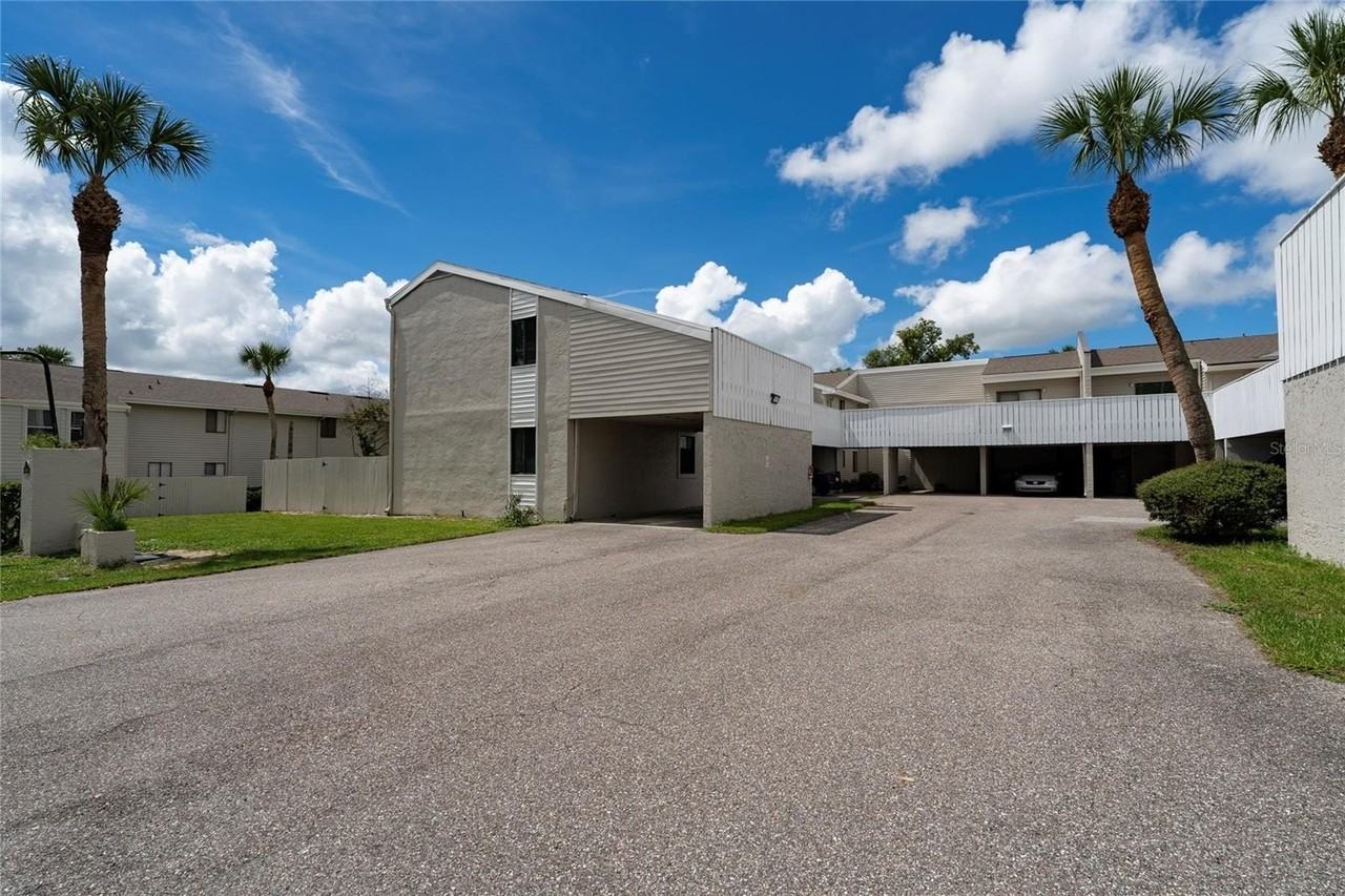 1412 Oak Pl #B - Photo 3 of 33