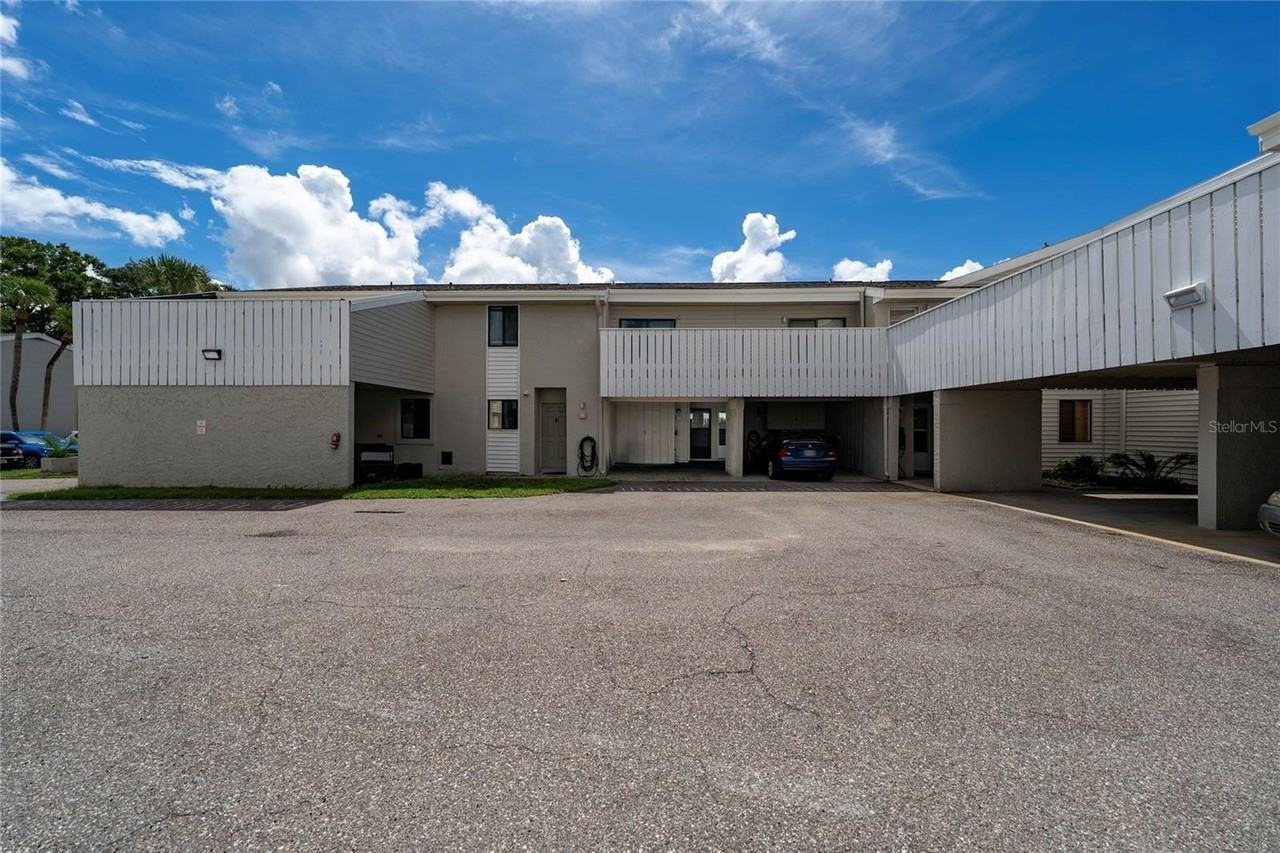 1412 Oak Pl #B - Photo 4 of 33