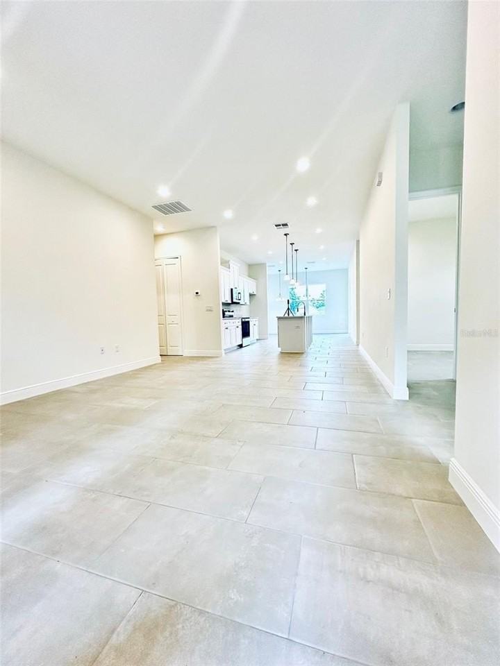 562 Kilimanjaro Dr - Photo 2 of 15