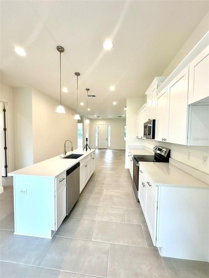 562 Kilimanjaro Dr - Photo 3 of 15