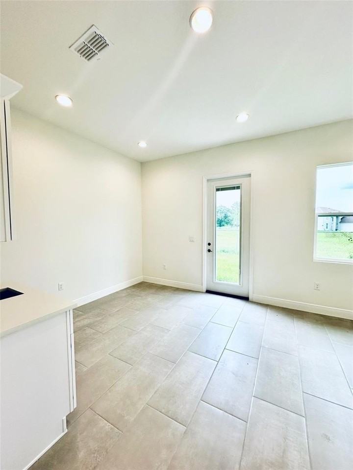 562 Kilimanjaro Dr - Photo 6 of 15