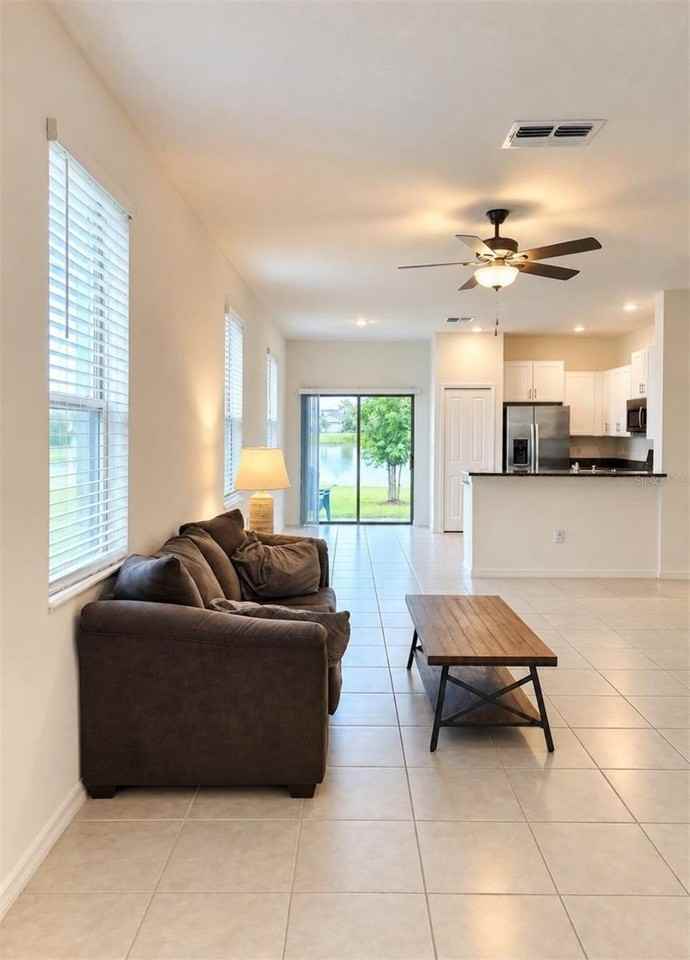 8212 Crescent Oaks Dr - Photo 3 of 41