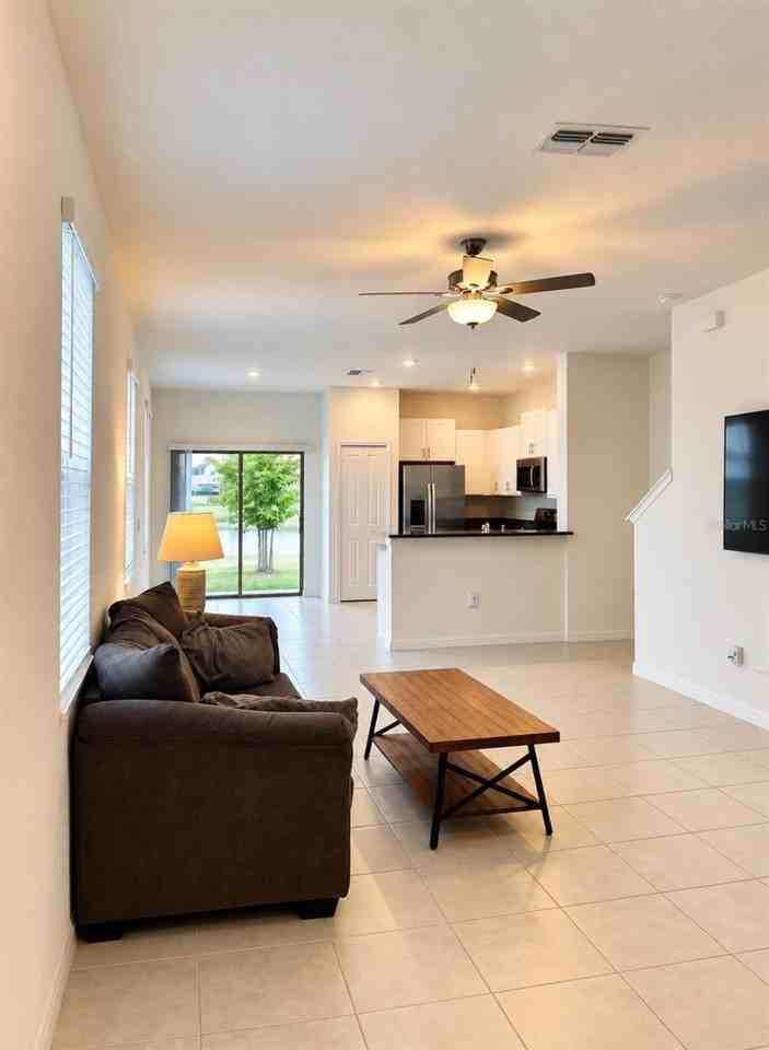 8212 Crescent Oaks Dr - Photo 4 of 41