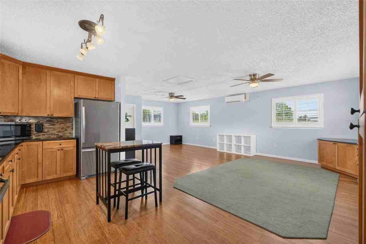 437 43rd Ave N - Photo 3 of 19