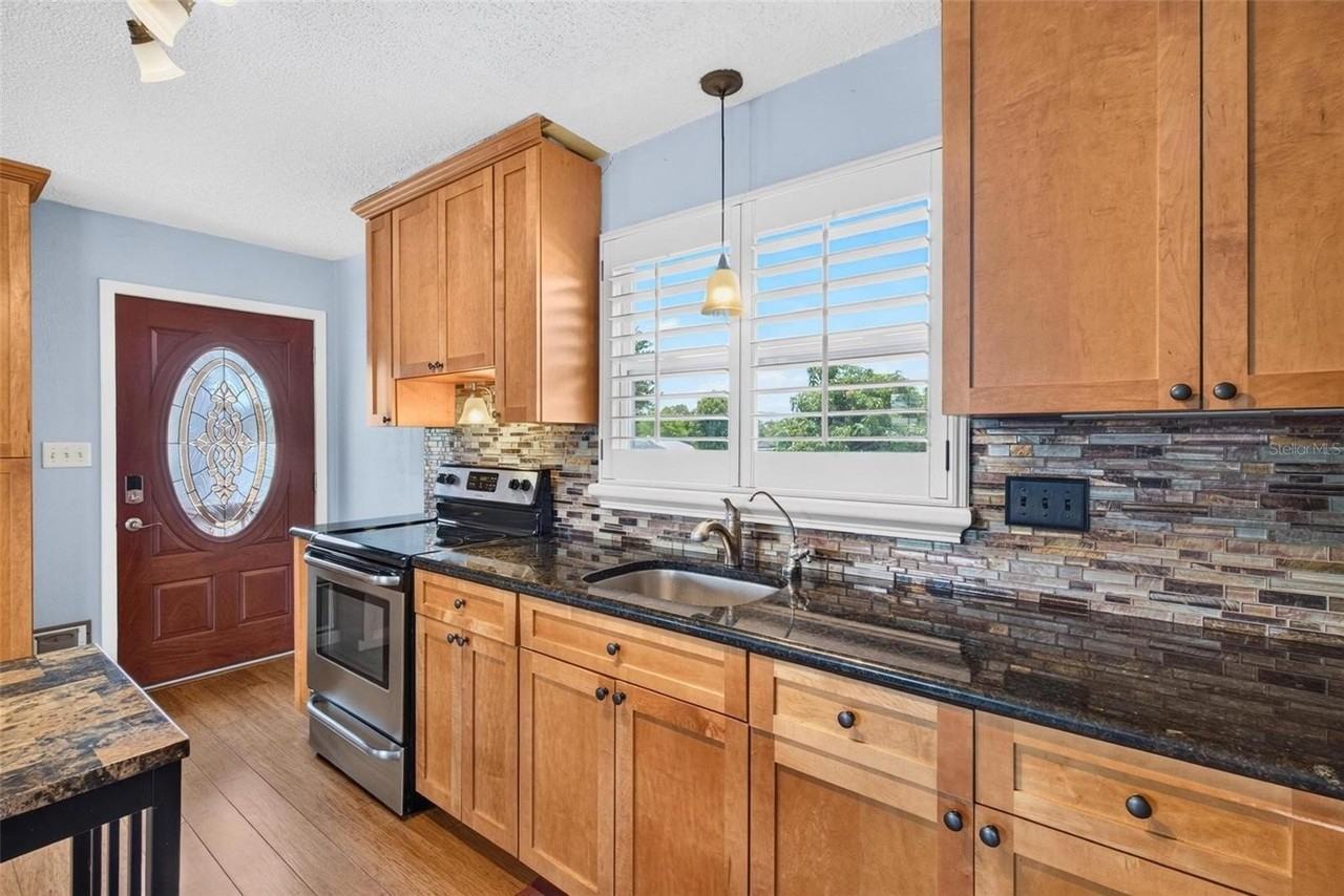 437 43rd Ave N - Photo 5 of 19