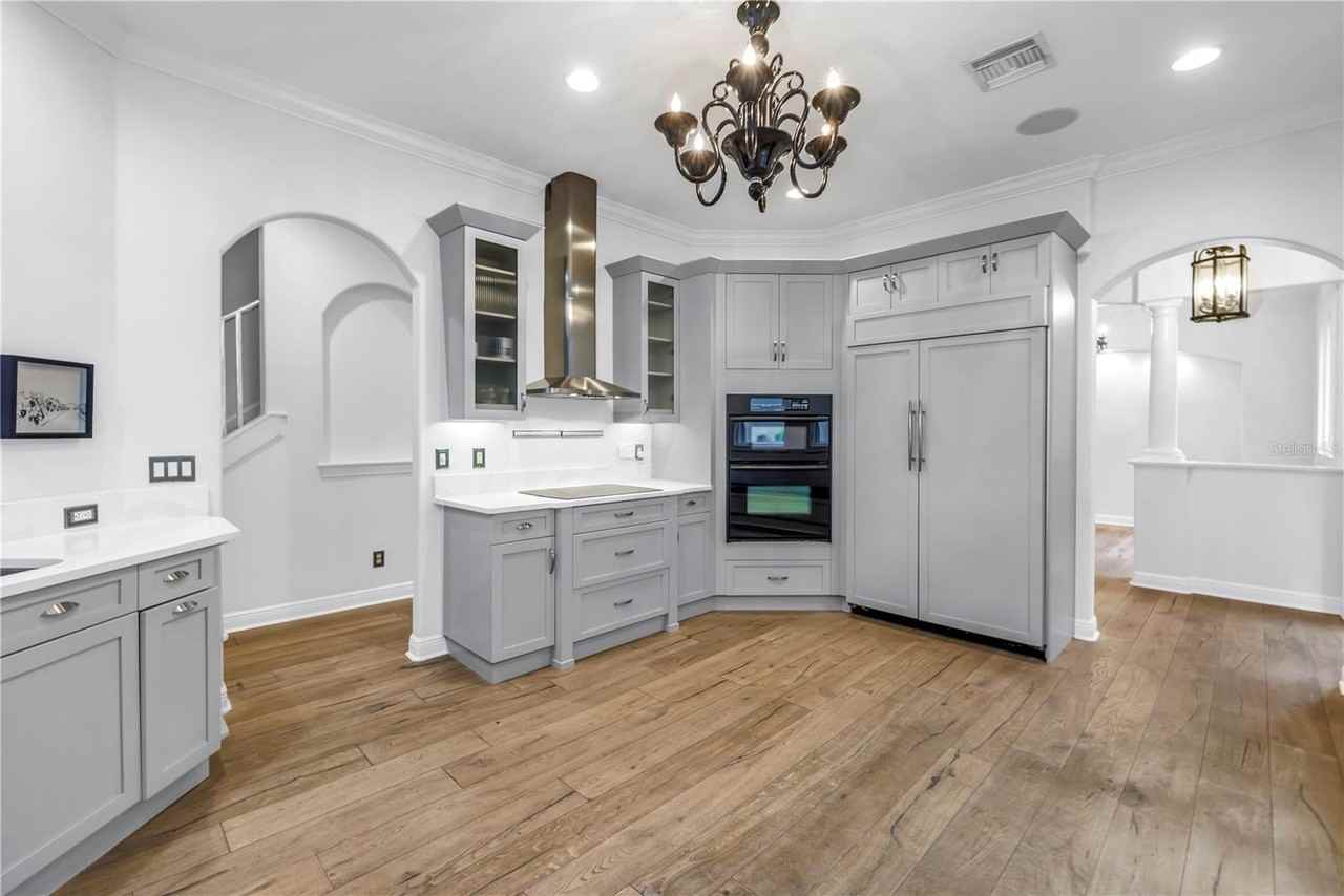 651 Saxony Blvd - Photo 2 of 42
