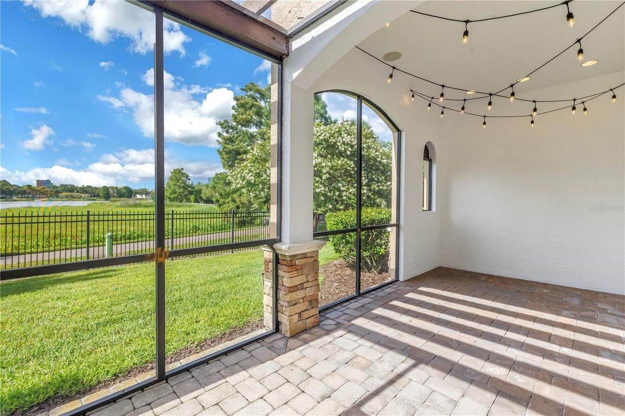 651 Saxony Blvd - Photo 4 of 42