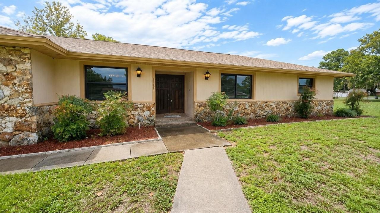 35025 Raintree Dr - Photo 2 of 50