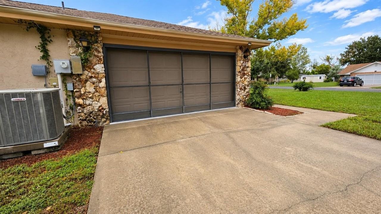 35025 Raintree Dr - Photo 5 of 50