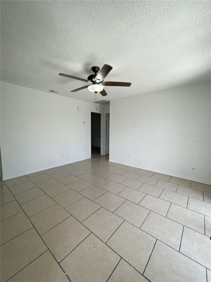 3255 Bloomingdale Villas Ct - Photo 5 of 15