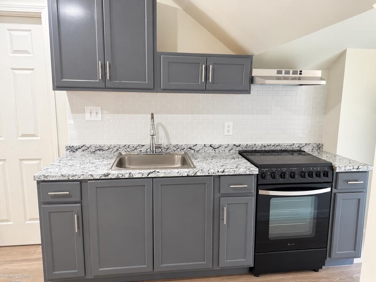 1533 W Hancock St #3W - Photo 2 of 13