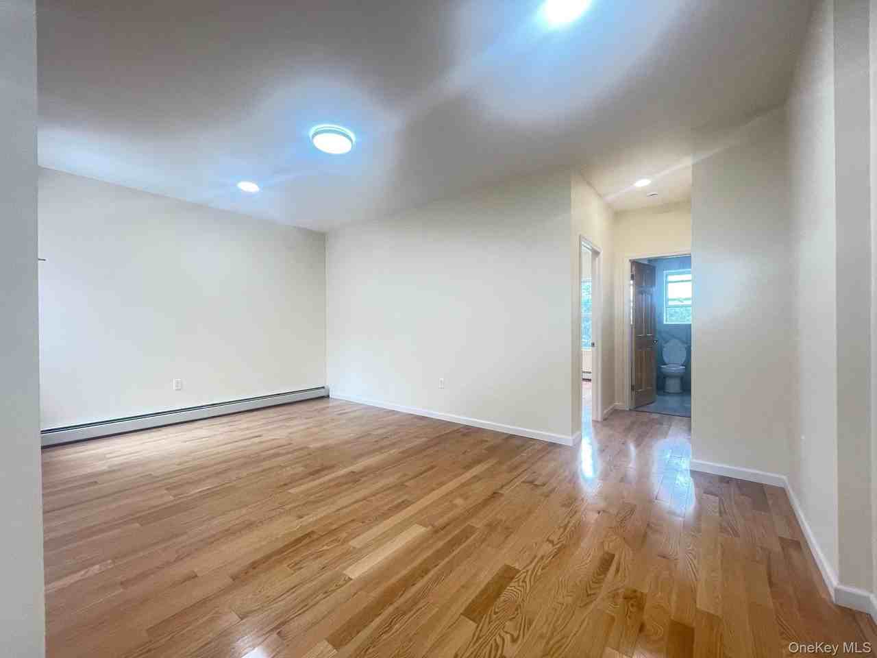 1006 Jericho Tpke #2R - Photo 3 of 7