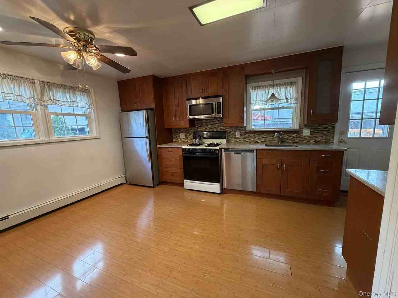 184 Horton Ave - Photo 5 of 14