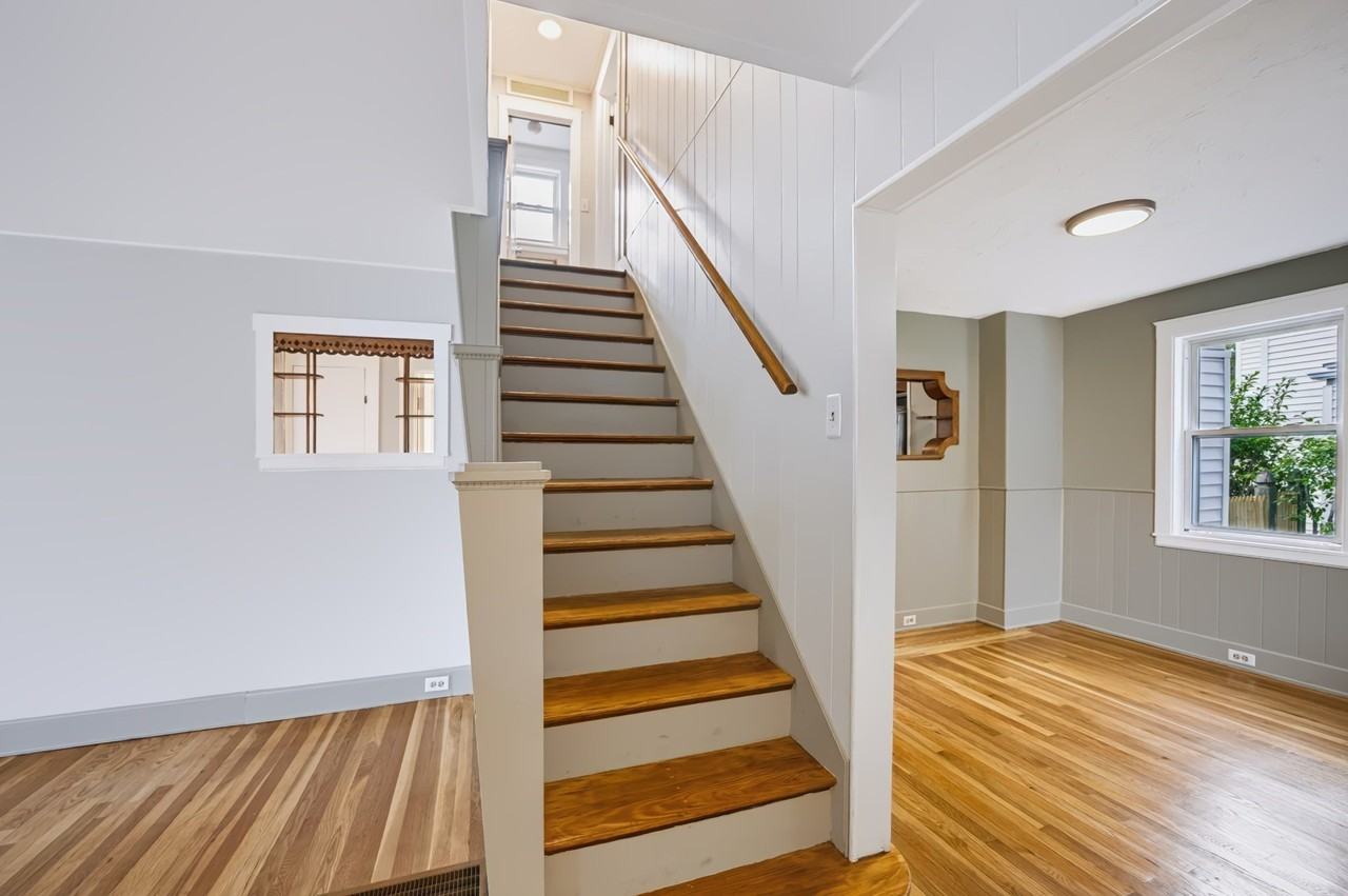 22 Ruggles St - Photo 3 of 33