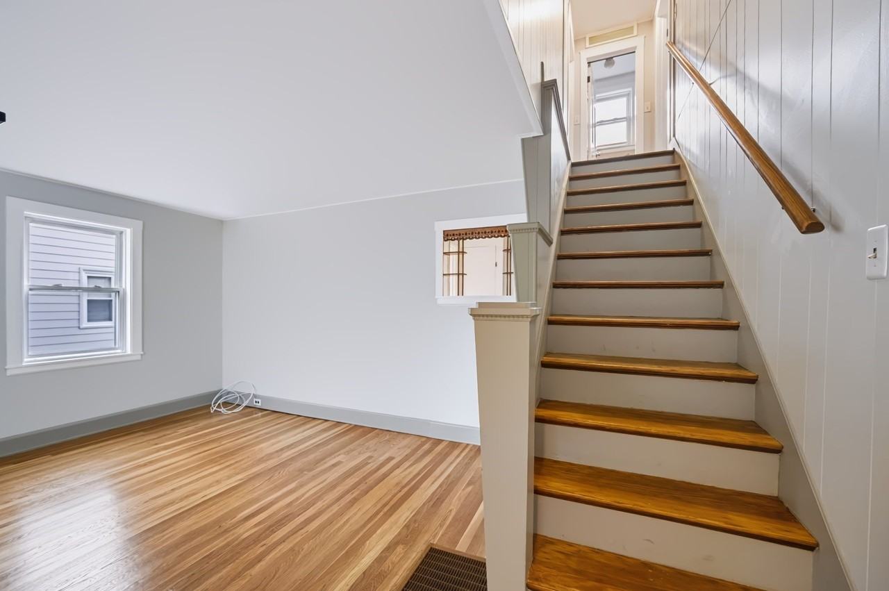 22 Ruggles St - Photo 4 of 33