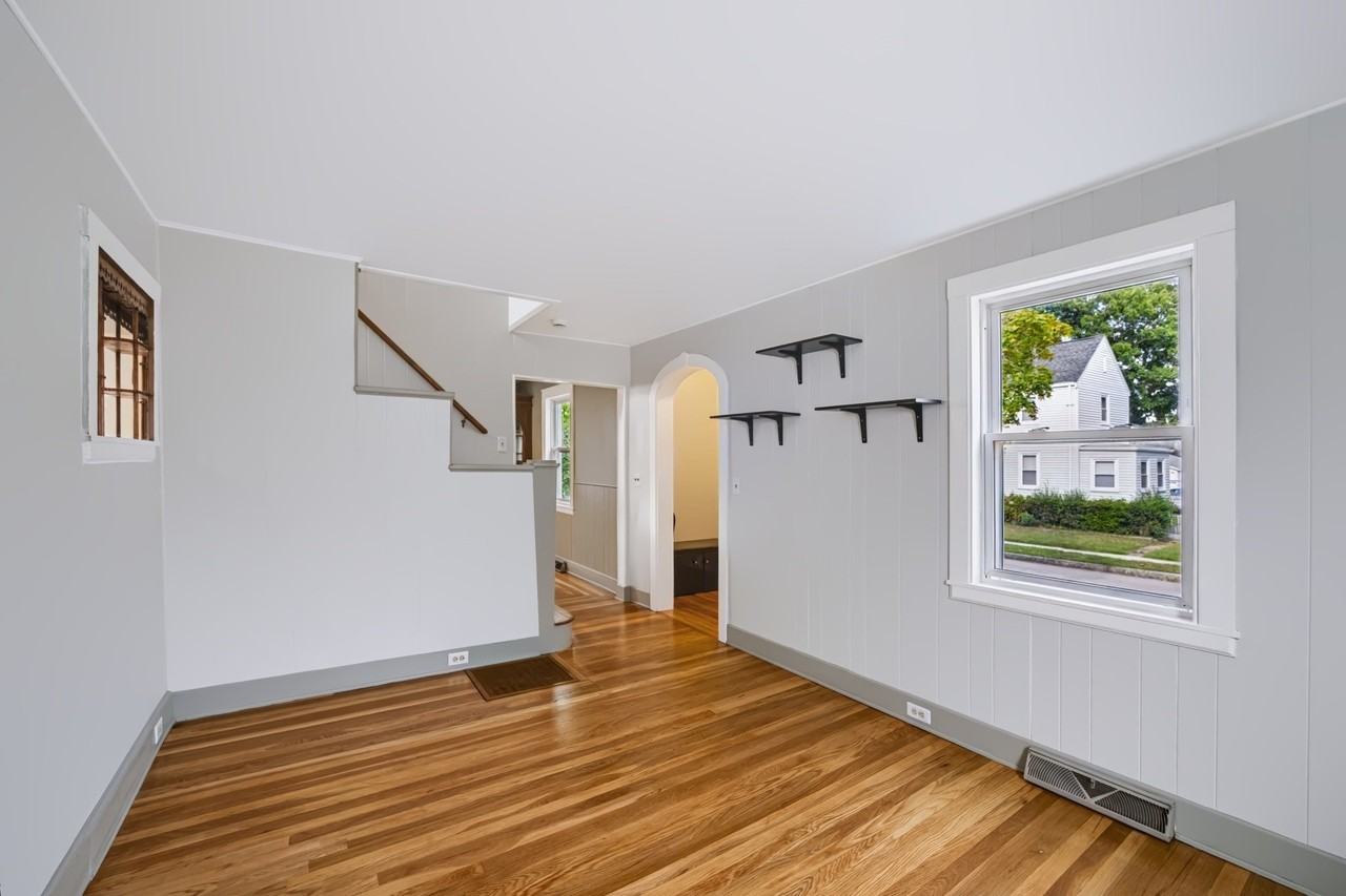 22 Ruggles St - Photo 5 of 33