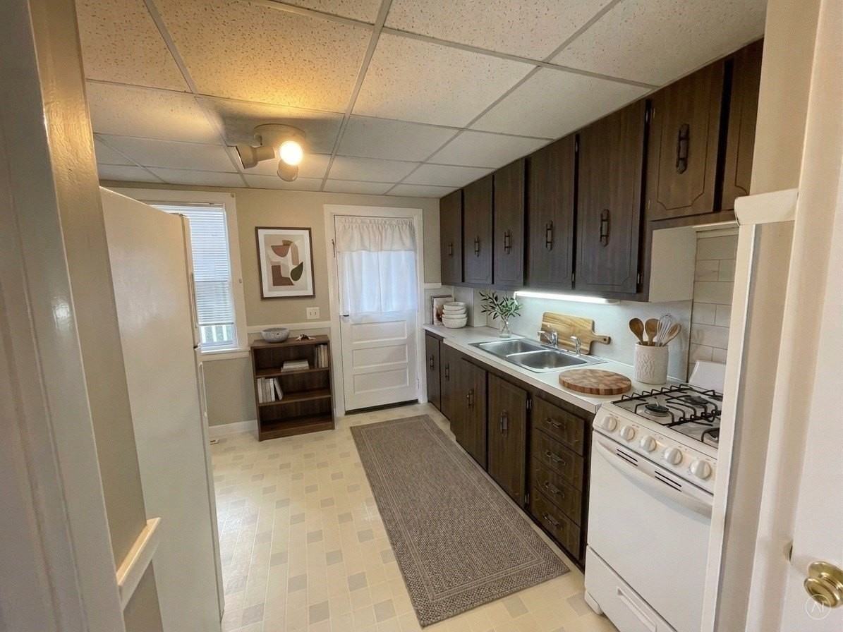 126 Lowell St #F - Photo 2 of 18