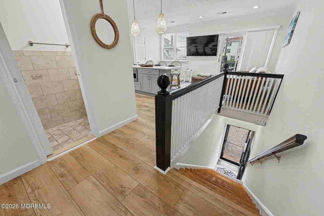 100 10th Ave - Photo 4 of 30