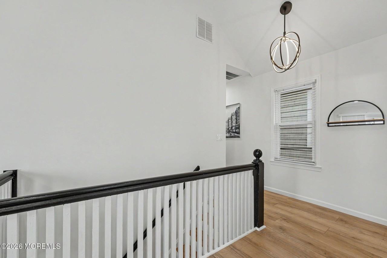 100 10th Ave - Photo 5 of 30