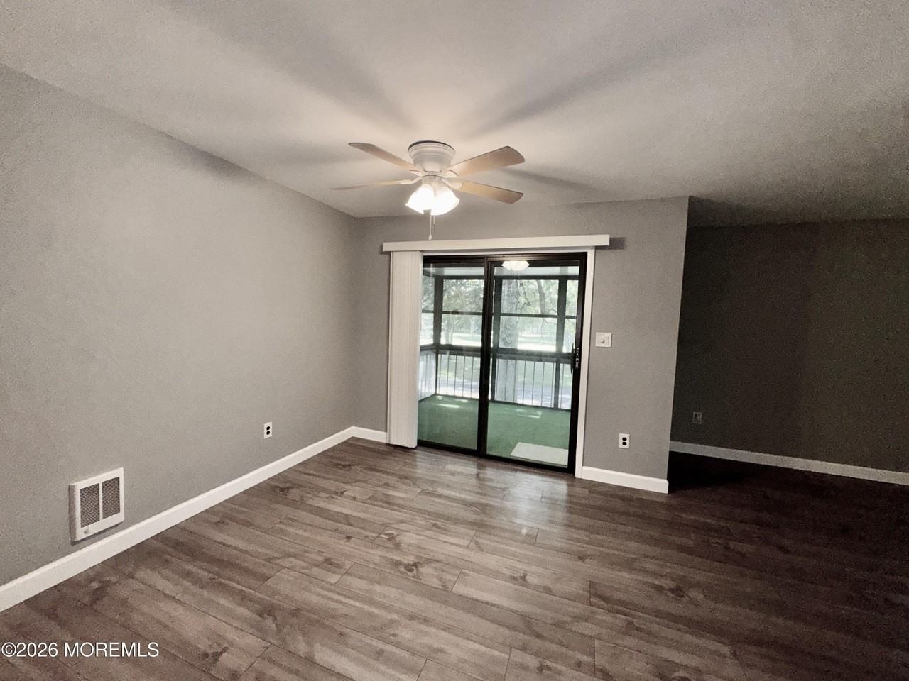 119 Amberly Dr #H - Photo 4 of 14