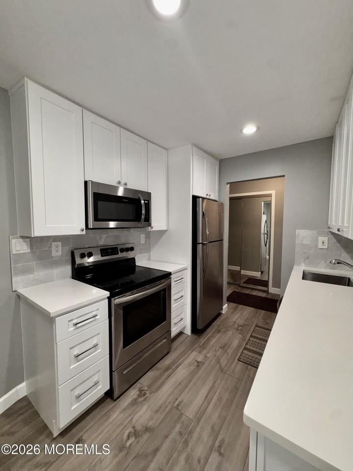 119 Amberly Dr #H - Photo 6 of 14