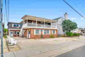 featured image of 905 Sw Central Ave #C