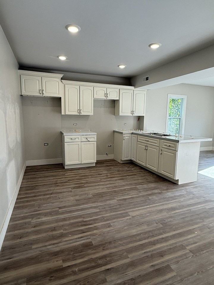 16901 Crane Ave - Photo 6 of 22