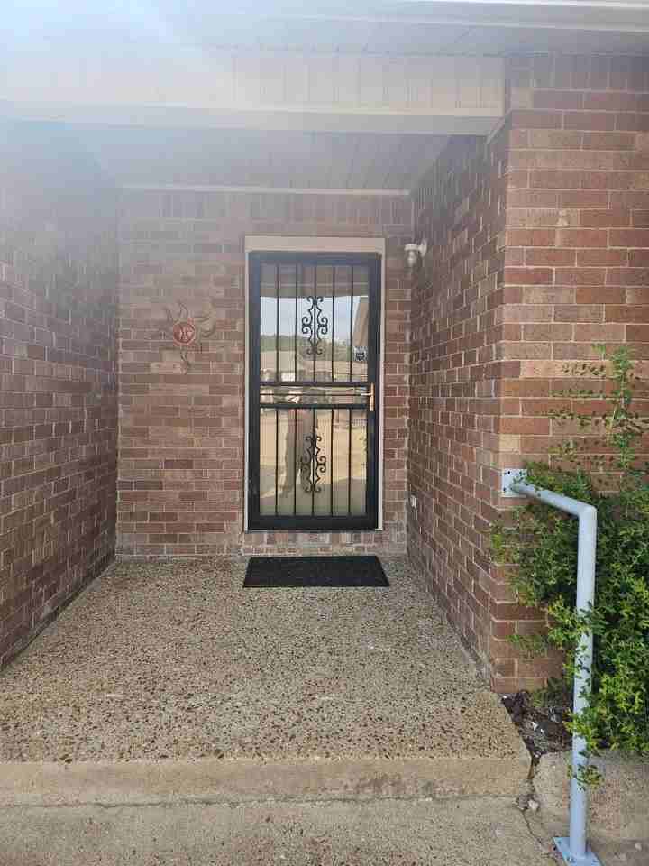 2711A Greenbriar Dr #1 - Photo 3 of 23