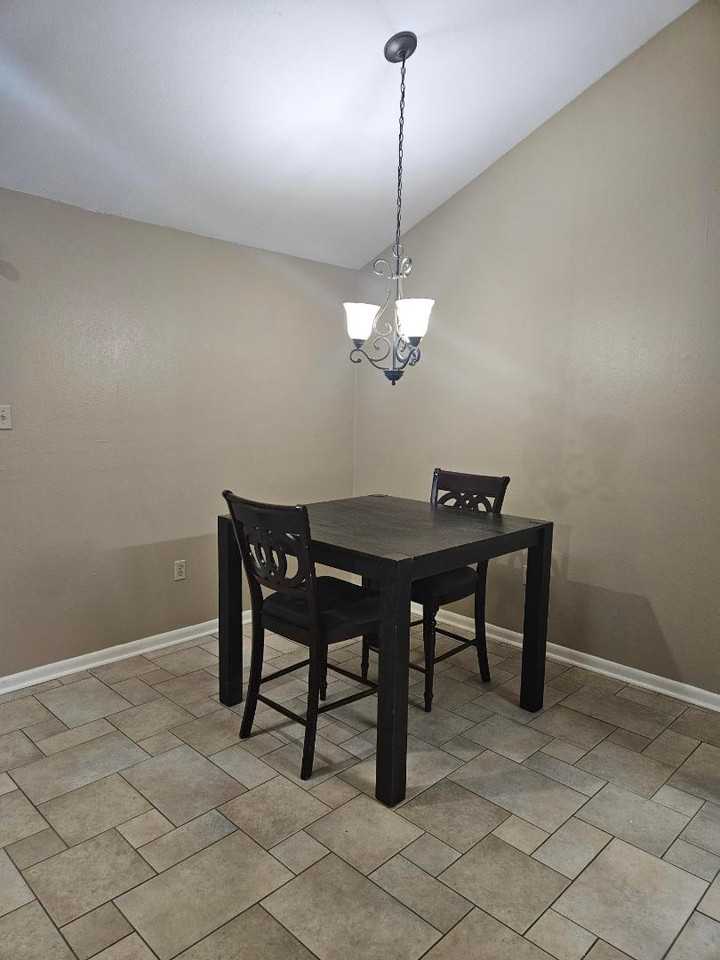 2711A Greenbriar Dr #1 - Photo 5 of 23