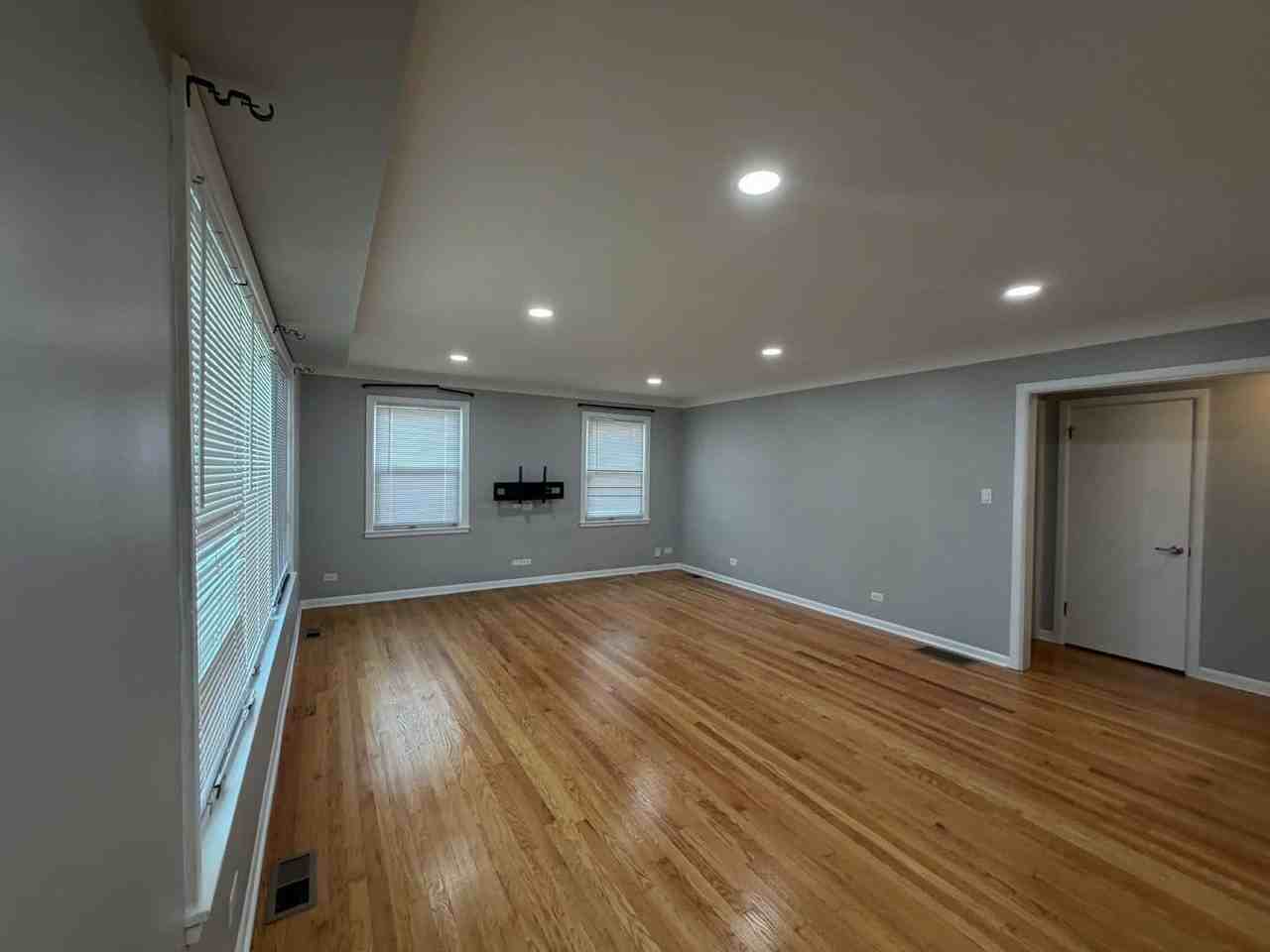 9243 Lynwood Dr - Photo 2 of 16