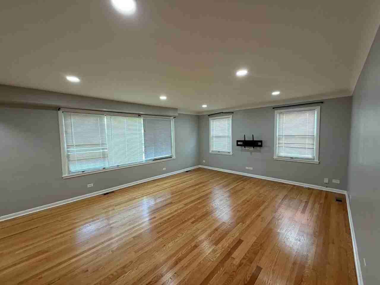 9243 Lynwood Dr - Photo 3 of 16