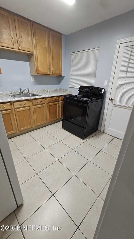 3015 Phyllis St - Photo 7 of 13