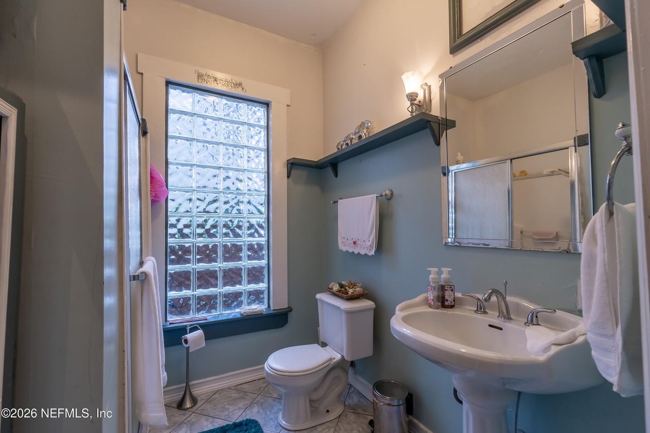 440 E 6th St - Photo 7 of 29