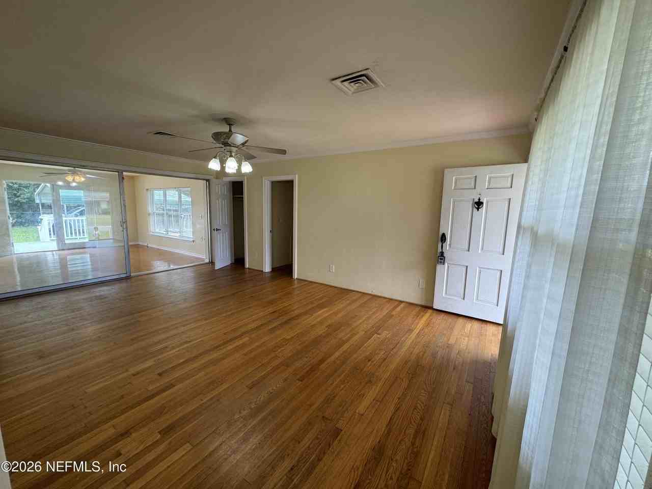 2201 Laurel St - Photo 6 of 32