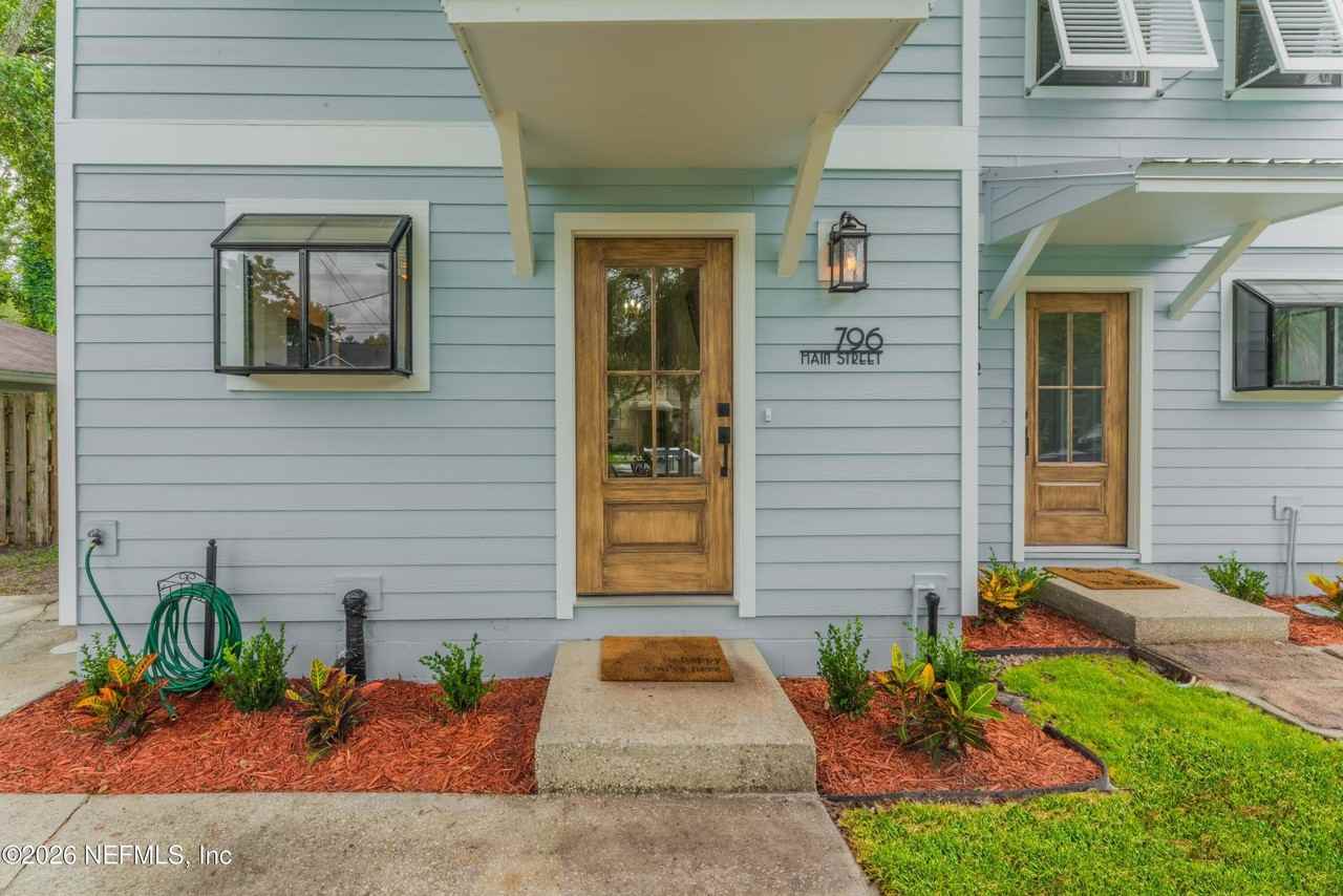 796 Main St - Photo 3 of 34