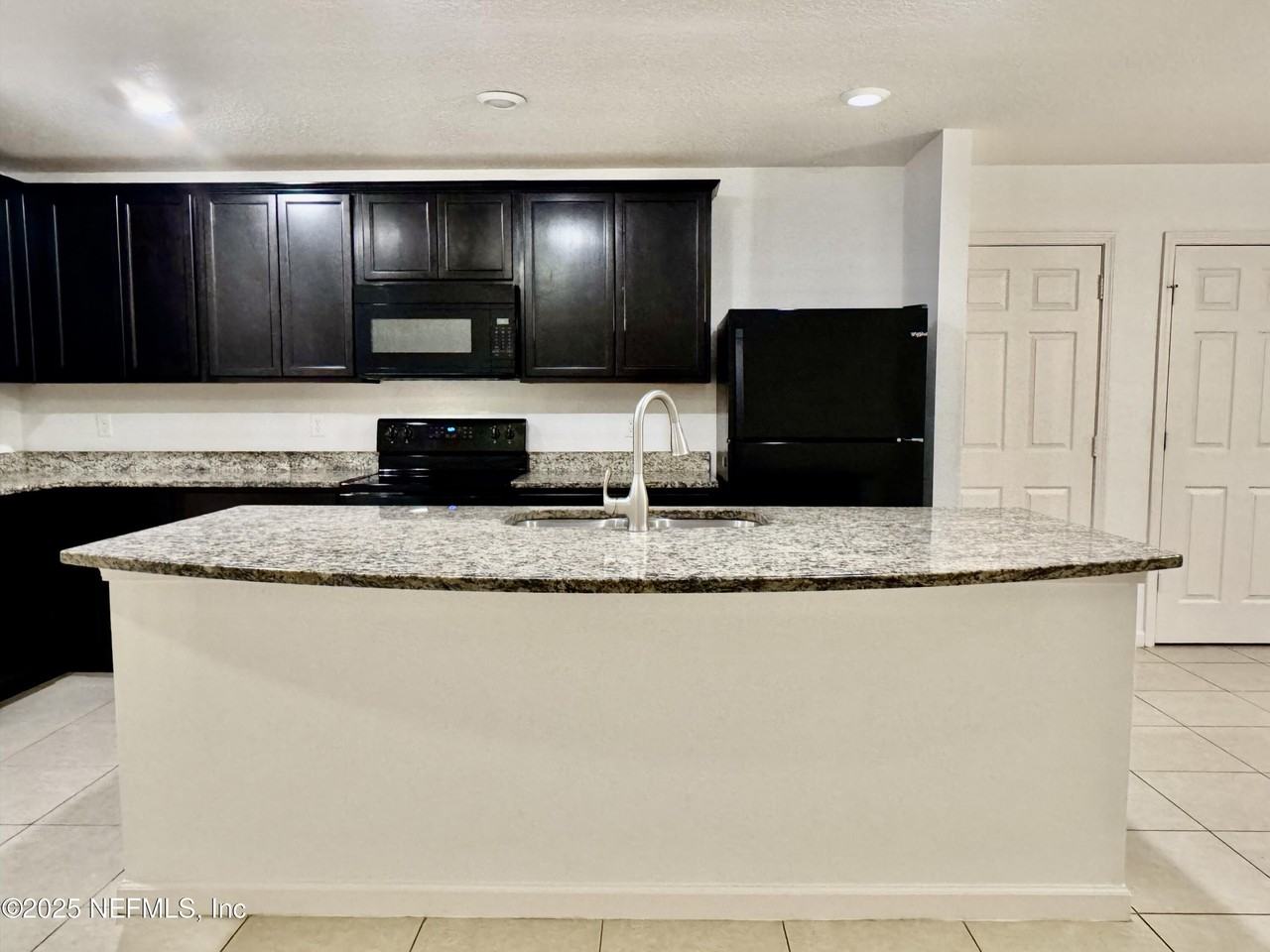 8709 Lake George Cir E - Photo 5 of 16