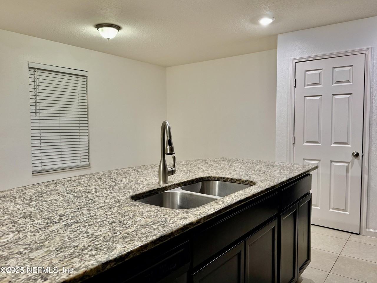8709 Lake George Cir E - Photo 6 of 16